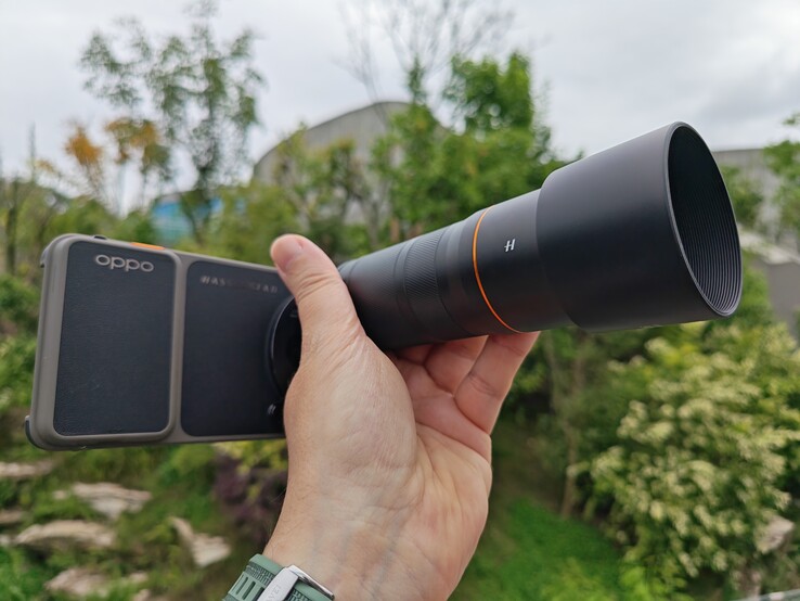 Oppo Find X9 Ultra med telekonverterare