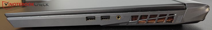 Höger: 2x USB-A 3.2 (10 Gbps), uttag för headset