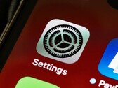 Närbild av ikonen för appen Inställningar på en iPhone-skärm