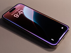 IPhone 16 Pro använder en konventionell OLED-skärm, till skillnad från sina iPad Pro-syskon. (Bildkälla: Appshunter.io &amp;amp; Unsplash)