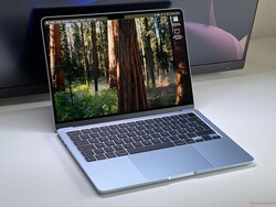 Den M4-drivna MacBook Air 13 är den bästa ultraportabla bärbara datorn som Notebookheck känner till