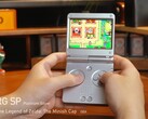 Anbernic RG SP som kör ett GBA-spel.
