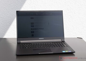 Aorus 17X AZF i solen