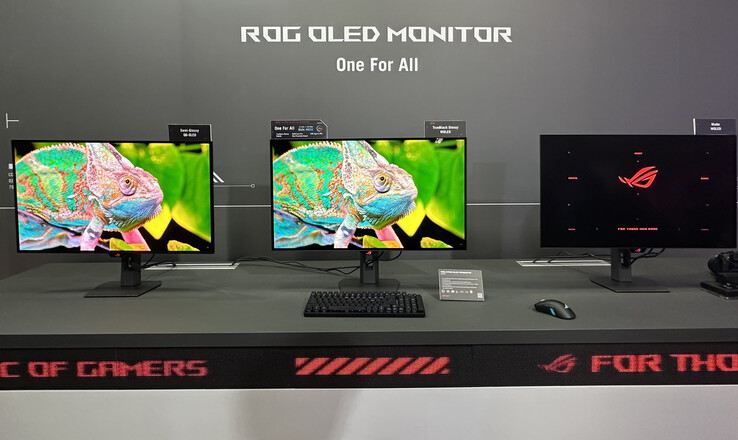 ROG Strix OLED XG32UCWG och XG32UCWMG visas upp på Computex 2025. (Bildkälla: TFTCentral)