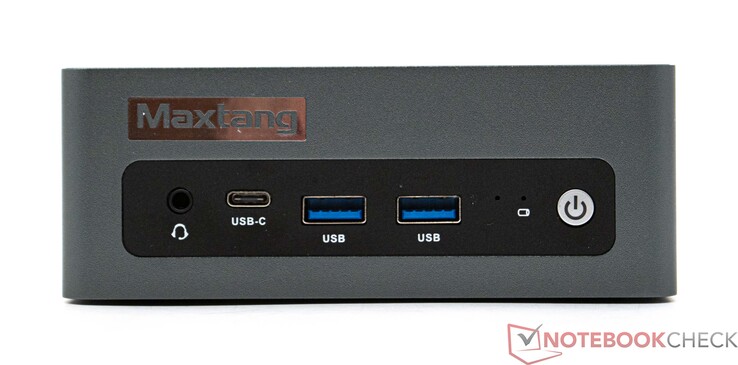 Framsida: 3,5 mm uttag (linjeutgång+mikrofoningång), 1x USB-C (3.2 + DisplayPort 1.4), 2x USB 3.2, påslagning