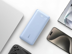 Ankers Power Bank (20K, 87W, inbyggd USB-C-kabel) i Misty Blue