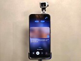 Honor Robot Phone levereras med en AI-kompanjon som kan se och interagera genom sin gimbal-kamera och avatar på skärmen.