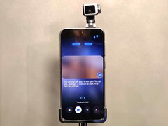 Honor Robot Phone levereras med en AI-kompanjon som kan se och interagera genom sin gimbal-kamera och avatar på skärmen.