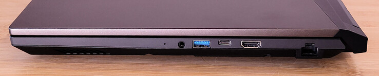 Kombinerad headsetport, USB-A 3.2 Gen 1, USB-C 3.2 Gen 1 med DisplayPort; HDMI 2.1 (4K/120 Hz, 8K/60 Hz), RJ 45 (GBit/s LAN, 10/100/1000)