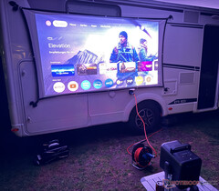 Ankers Nebula X1-projektor kan också användas utomhus (Bildkälla: Marcus Schwarten / Notebookcheck)