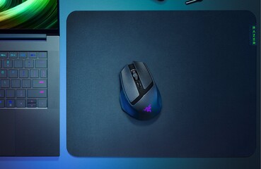 Razer Basilisk Mobile gamingmus på musmatta (Bildkälla: Razer)