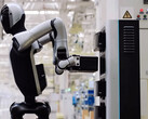 Walker S2-roboten byter sitt eget batteri. (Bildkälla: UBTech/YT)