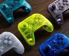 En närbild av de nya 8BitDo 64-styrenheterna.