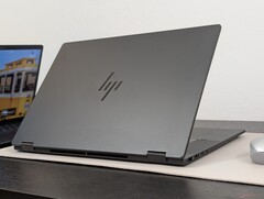 HP OmniBook X Flip 16 gör många saker rätt jämfört med sin omedelbara konkurrens (Bildkälla: Notebookcheck)