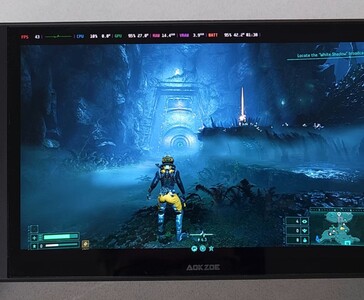 Returnal körs på en AMD Ryzen AI 9 HX 370-handdator och visar prestandamått i spelet på skärmen. (Bildkälla: The Phawx)