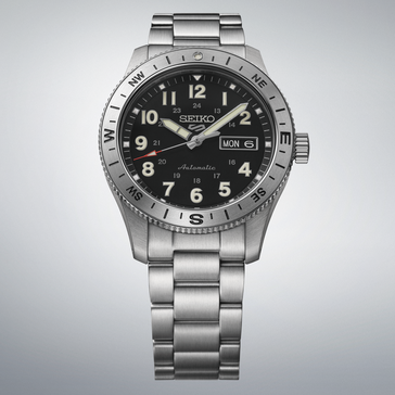 Seiko 5 Sports HDB006 automatisk fältklocka med svart urtavla, kompassring och armband i rostfritt stål.