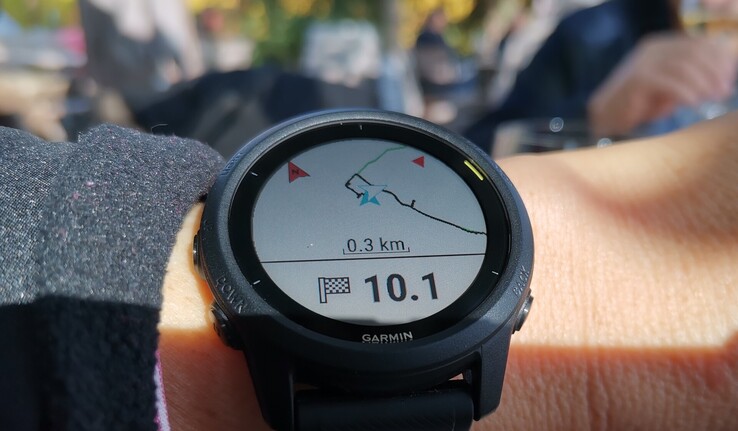 Forerunner 745, som släpptes 2020, kom med en MIP-display