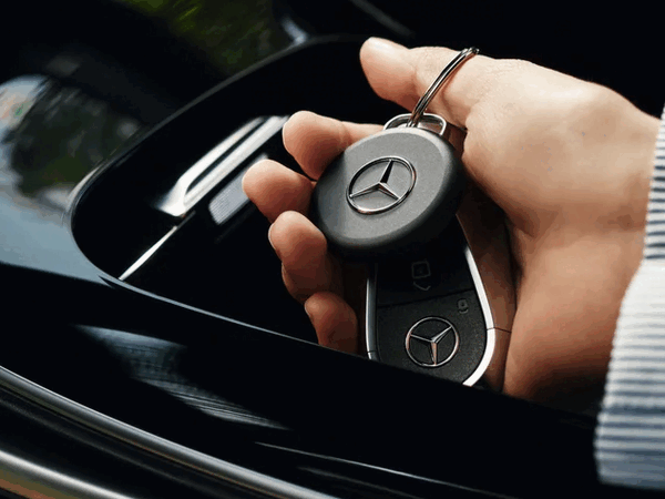 Chipolo Loop Mercedes-Benz-utgåvan har ett Mercedes-märke i mitten.