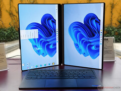 Den modulära bärbara datorn drivs av en Arrow Lake-processor. På bilden: systemet i konfiguration med dubbla bildskärmar.