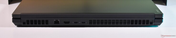 baksida: 2,5GBit-RJ45, HDMI, 2x Thunderbolt 5