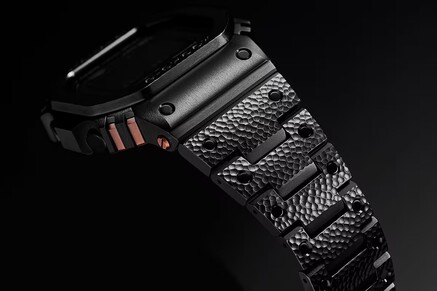 Trots ett massivt titanarmband hålls vikten nere till 112 g (Bildkälla: Casio)