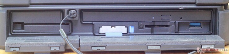 Höger: Smart Card-läsare, stylus, BluRay-enhet, löstagbar NVMe-enhet, SD-kort, USB 3.0 Typ A