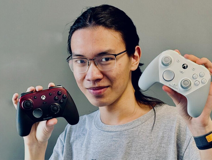 GameSirs VD håller i båda lanseringsfärgerna för GameSir G7 Pro. (Bildkälla: GameSir)