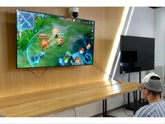 Den 19-åriga patienten använder den kinesiska BCI:n för att spela komplexa spel. (Bildkälla: IT Home)