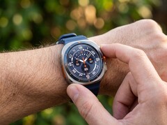 Vissa användare rapporterar problem med frontpanelen och ramen på Galaxy Watch Ultra från 2024 och 2025.