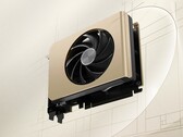 Den kompakta MSI GeForce RTX 5050 Inspire ITX har en elegant gulddesign (Bildkälla: MSI)