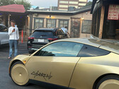 Cybercab-robotaxi som stannar till vid Terry Black's i Austin, Texas