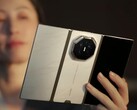 Förutom huvudfärgen lila kommer Huawei Mate XT2 även att finnas i guld/vitt och guld/svart.