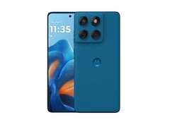 Motorola Edge 60 Fusion i Pantone Mykonos Blue är det fjärde färgalternativet som telefonen kan köpas i. (Bildkälla: Motorola)