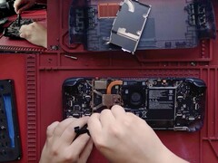 Demontering av Steam Deck OLED mitt. (Bildkälla: SlickBuys Mods and Repairs)