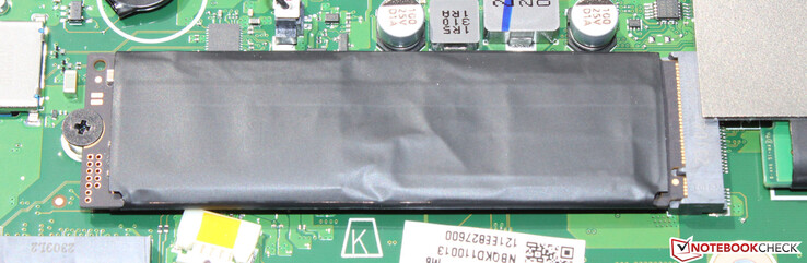 En PCIe 4 SSD fungerar som systemdisk.