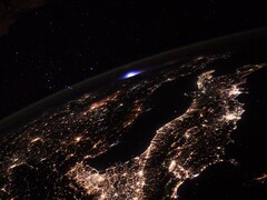 En bild av jorden tagen från ISS, som visar ett åskväder i fjärran. (Bildkälla: Flickr/CC/ESA/NASA-T. Pesquet)