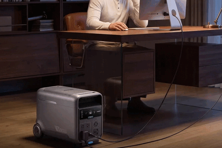 Uttagen omfattar anslutningar för 240V och husbilar samt standarduttag, USB-A och en USB-C-port på 100W.