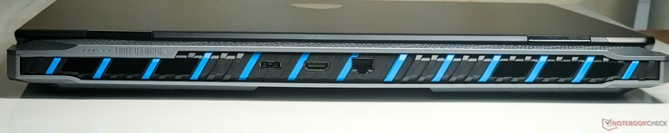 Baksida: DC-ingång, HDMI 2.1-utgång, RJ-45 2,5 GbE LAN