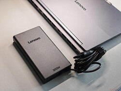 Stor 300 watts strömförsörjningsenhet