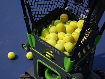 Tennisroboten Acemate S10 Pro rymmer upp till 100 bollar.