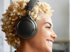 De trådlösa hörlurarna Audio-Technica ATH-AL5NC återger högupplöst musik med ett brett, luftigt ljudbild tack vare sin öppna konstruktion.