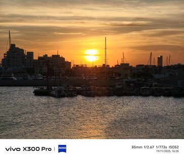 Vivo X300 Pro 85 mm Raw Belysning.