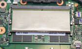 Två RAM-kortplatser, endast en med värmeavledning