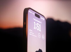 Apple iPhone 18 Pro kan få ett något mindre stanshål.