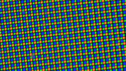 OLED-skärmen använder en RGGB-subpixelmatris som består av en röd, en blå och två gröna ljusdioder.