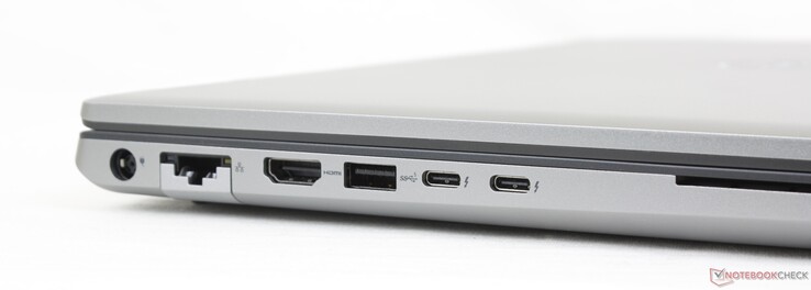 Vänster: AC-adapter, Gigabit RJ-45, HDMI 2.1, USB-A 3.2, 2x Thunderbolt 4 med Power Delivery + DisplayPort 1.4, Smart Card-läsare