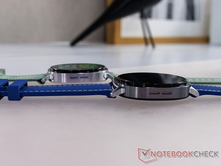 Samsung hävdar att Watch 8 är 11% tunnare än föregångaren. På bilden: två storlekar av Watch 8. (Bildkälla: Notebookcheck)