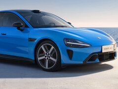 Xiaomi SU7 (2026) i den nya färgen Capri Blue: Den elektriska sportsedanen får mer än bara en mindre ansiktslyftning. (Bildkälla: Xiaomi)