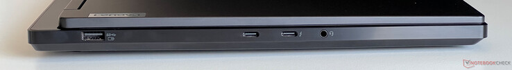 Vänster: USB-A 3.2 Gen.1 (5 Gbit/s), USB-C 3.2 Gen.2 (10 Gbit/s, DisplayPort ALT mode 1.4, Power Delivery 3.0), USB-C 4.0 med Thunderbolt 4 (40 GBit/s, DisplayPort Alt mode 1.4, Power Delivery 3.0), 3,5 mm ljuduttag