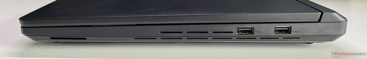Höger: 2x USB-A 3.2 Gen 2 (10 Gbit/s)
